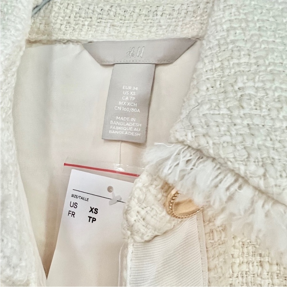 Old Money  - Elegant White Boucle Sleeveless Dress - Picture 6 of 6